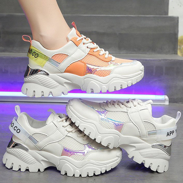 Ženske tenisice s vezicama i sjajnim efektom