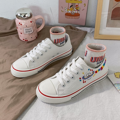 Ikdienas sieviešu kedas ar izšuvumiem un saitēm