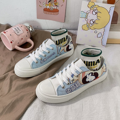 Krāsainas sieviešu kedas ar mežģīnēm un aplikācijām