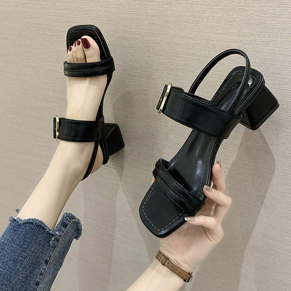 Ikdienas sieviešu sandales ar sprādzi un 5,5 cm papēdi