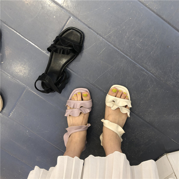 Ekobőrből készült fürtös női szandál lapos talpon