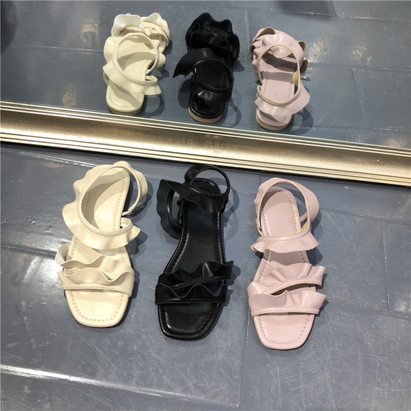 Ekobőrből készült fürtös női szandál lapos talpon