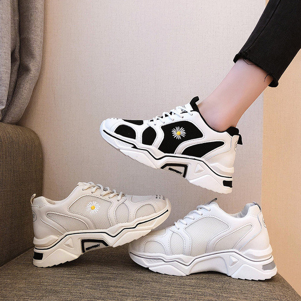 Sieviešu kedas ar izšuvumiem un mežģīnēm trīs krāsās