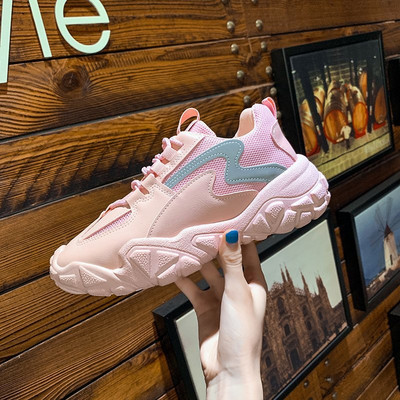 Ikdienas sieviešu kedas ar raupju zoli un mežģīnēm