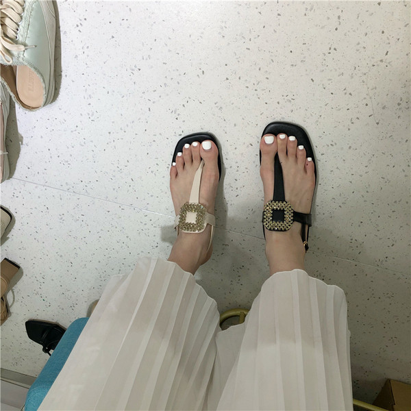 Zemas mākslīgās ādas sandales ar sprādzi