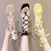 Sieviešu sandales ar krusteniskām saitēm un zemu papēdi