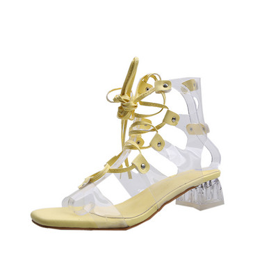 Sieviešu sandales ar krusteniskām saitēm un zemu papēdi