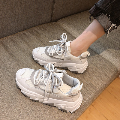 Ανοιξιάτικα γυναικεία αθλητικά παπούτσια κατασκευασμένα από οικολογικό δέρμα με κορδόνια