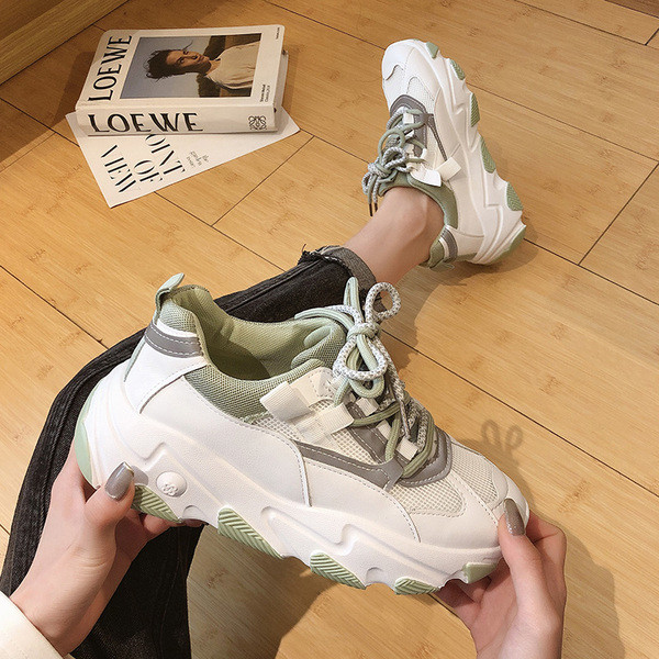 Ανοιξιάτικα γυναικεία αθλητικά παπούτσια κατασκευασμένα από οικολογικό δέρμα με κορδόνια