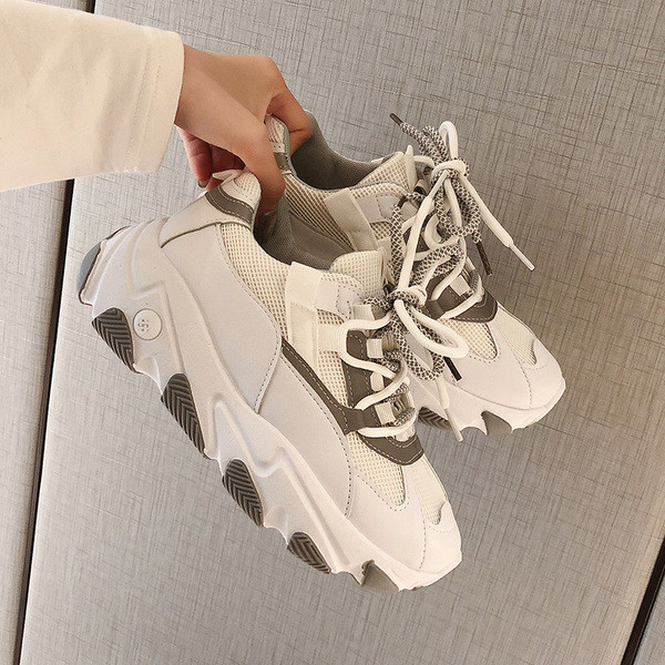 Ανοιξιάτικα γυναικεία αθλητικά παπούτσια κατασκευασμένα από οικολογικό δέρμα με κορδόνια