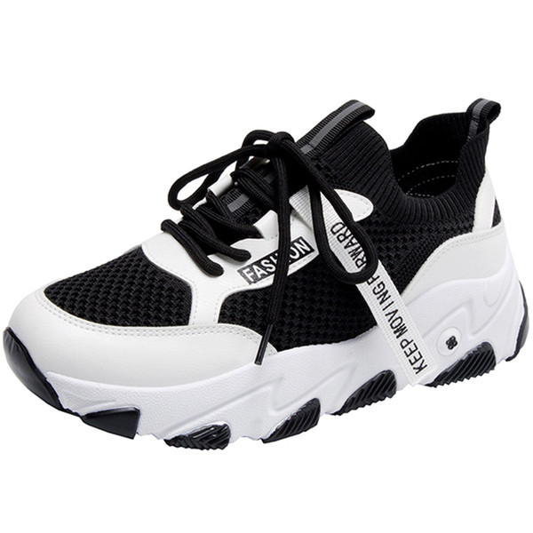 Ikdienas sieviešu kedas ar mežģīnēm un raupju augsto zoli