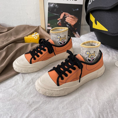 Alkalmi női tornacipő fűzővel és vastag talppal