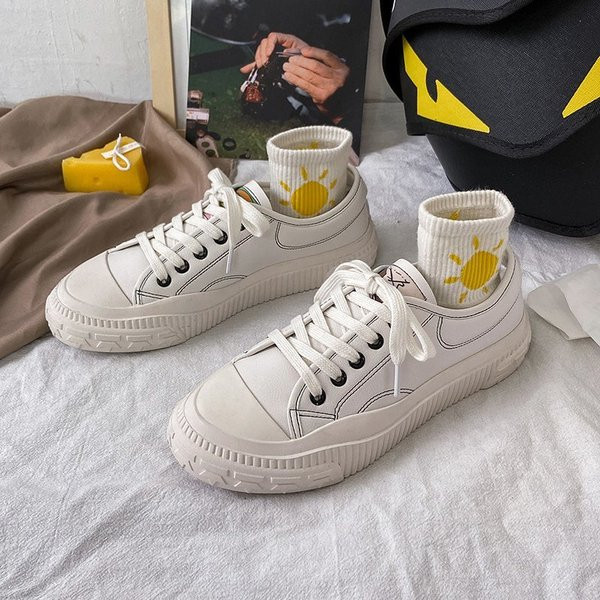 Alkalmi női tornacipő fűzővel és vastag talppal