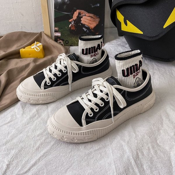 Alkalmi női tornacipő fűzővel és vastag talppal