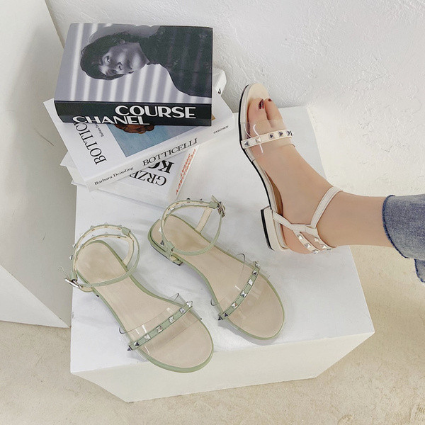 Alkalmi szandál lapos talppal és fém elemmel