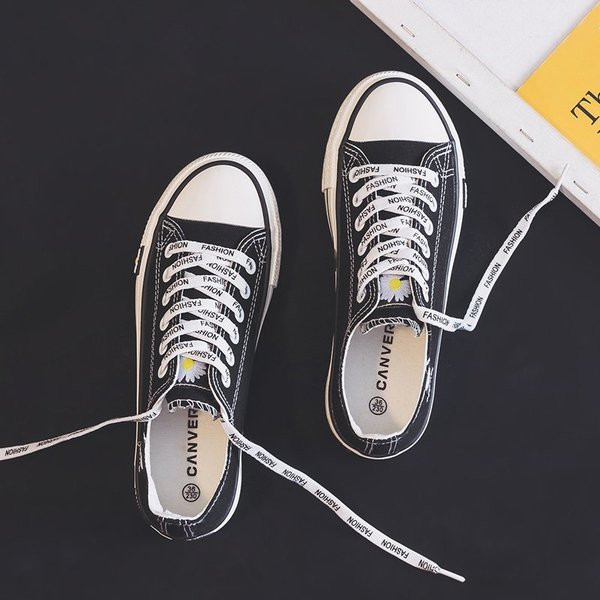 Ikdienas sieviešu kedas ar mežģīnēm un izšuvumiem