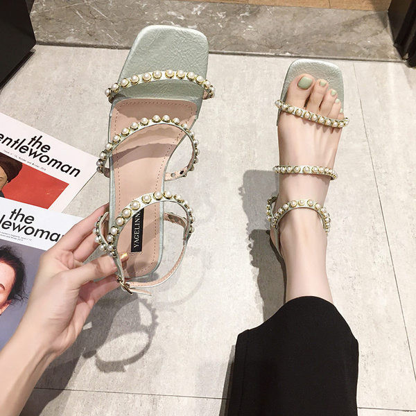 Sieviešu sandales ar pērlēm un zemu papēdi