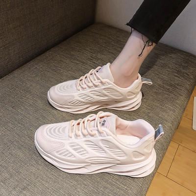 Sieviešu kedas ar šņorēm un rupju zoli no eko ādas