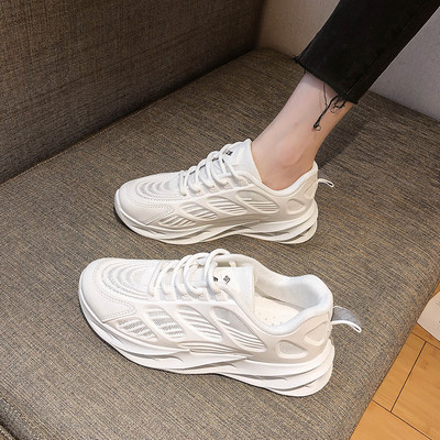 Sieviešu kedas ar šņorēm un rupju zoli no eko ādas