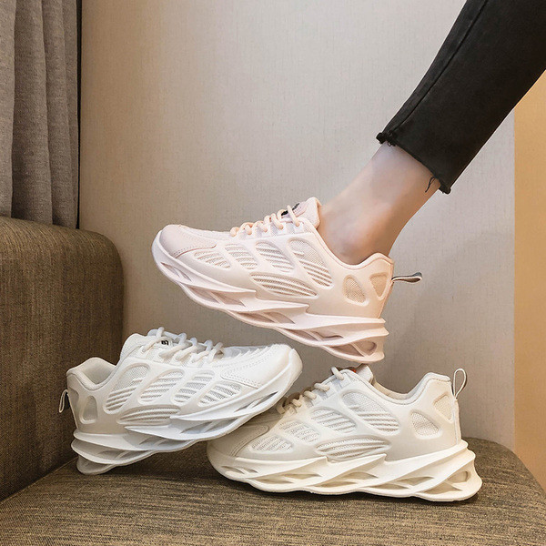 Sieviešu kedas ar šņorēm un rupju zoli no eko ādas