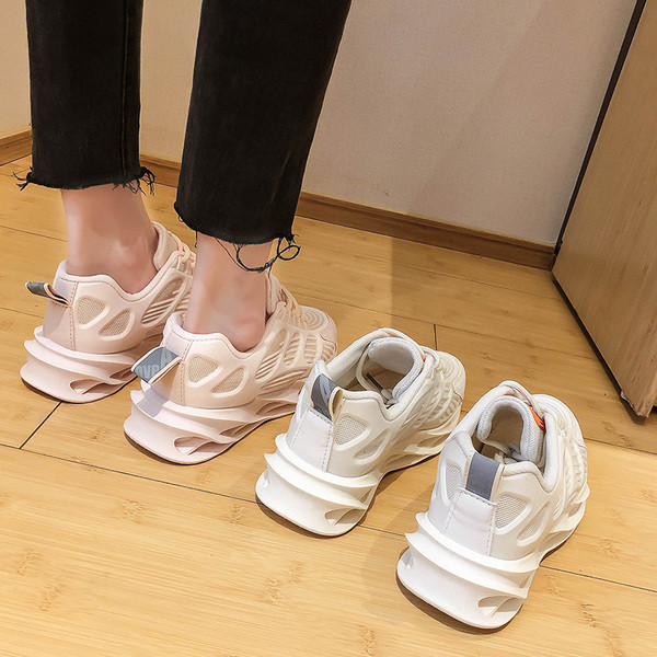 Sieviešu kedas ar šņorēm un rupju zoli no eko ādas