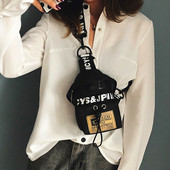 Női sporttáska a vállra és a derékra