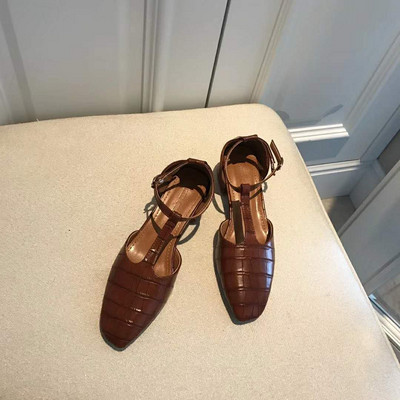 Sieviešu ādas sandaļu smails modelis