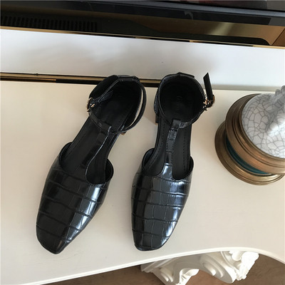 Sieviešu ādas sandaļu smails modelis