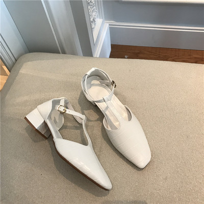 Sieviešu ādas sandaļu smails modelis