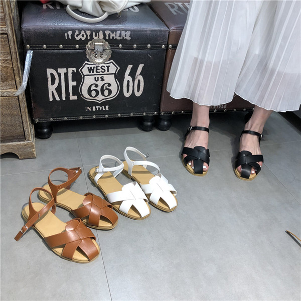 Lapos talpú női nyári szandál