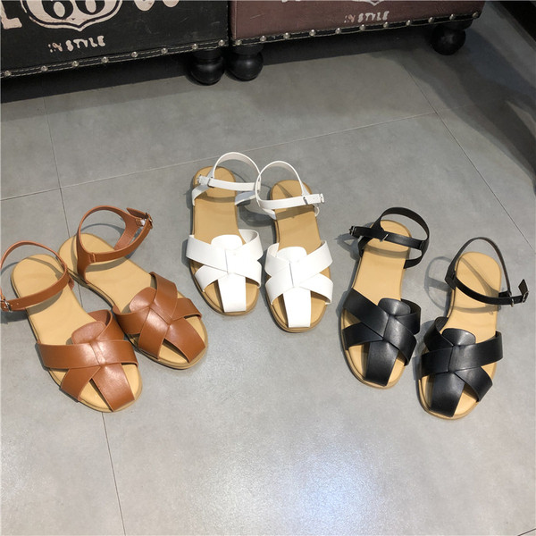 Lapos talpú női nyári szandál