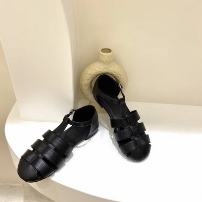 Ikdienas ādas sandales ar zemām zolēm