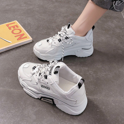 Moodsad naiste tossud must-valged