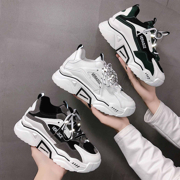 Moodsad naiste tossud must-valged