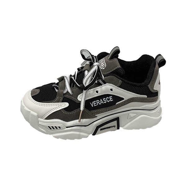 Moodsad naiste tossud must-valged