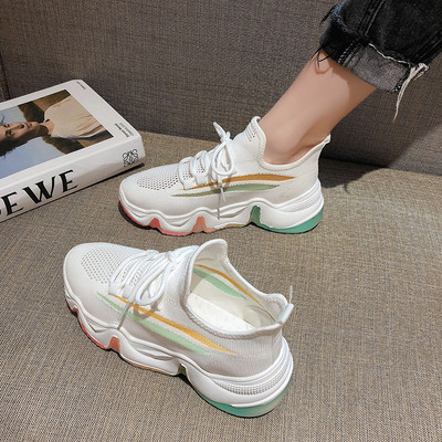 Sieviešu kedas ar rupju krāsainu zoli un šņorēm