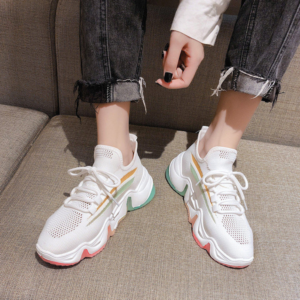 Sieviešu kedas ar rupju krāsainu zoli un šņorēm