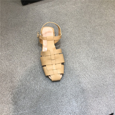 Naiste nahast sandaalid tasasel tallal - kaks mudelit