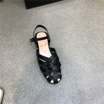 Naiste nahast sandaalid tasasel tallal - kaks mudelit