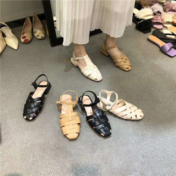 Naiste nahast sandaalid tasasel tallal - kaks mudelit