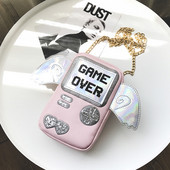 Sieviešu maza soma ar 3D elementu un metāla ķēdīti