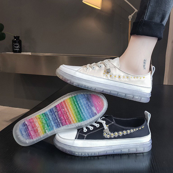 Sieviešu kedas trīs krāsās ar krāsainu zoli