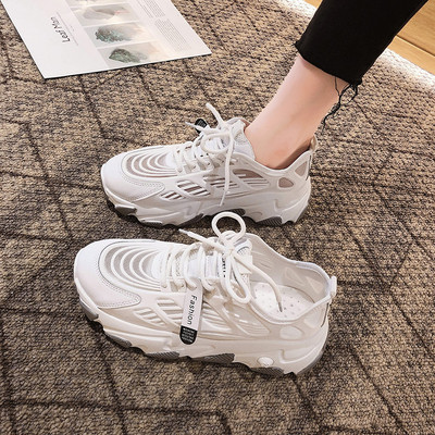 Sieviešu ikdienas kedas ar mežģīnēm un augstām zolēm