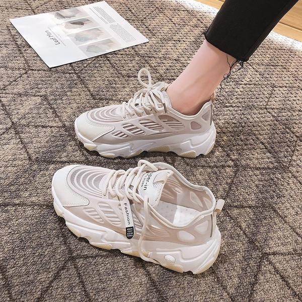 Sieviešu ikdienas kedas ar mežģīnēm un augstām zolēm