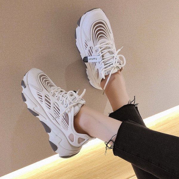 Sieviešu ikdienas kedas ar mežģīnēm un augstām zolēm