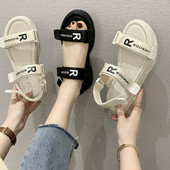 Sieviešu ikdienas sandales ar ielāpiem un plakanu zoli