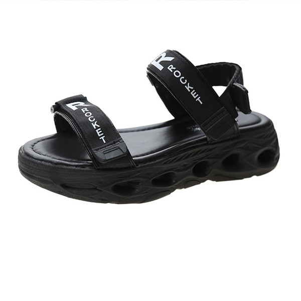 Sieviešu ikdienas sandales ar ielāpiem un plakanu zoli