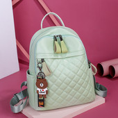 Sieviešu mākslīgās ādas mugursoma ar lācīša atslēgu piekariņu