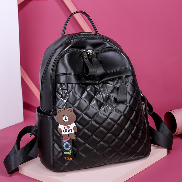 Sieviešu mākslīgās ādas mugursoma ar lācīša atslēgu piekariņu