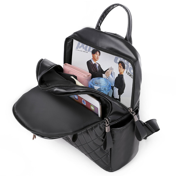 Sieviešu mākslīgās ādas mugursoma ar lācīša atslēgu piekariņu